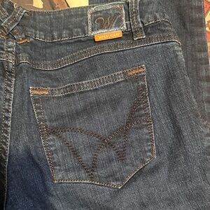 133.  Women's Dark Wash Skinny Jeans